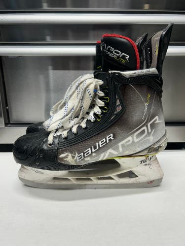 NCAA Bauer Vapor Hyperlite Hockey Skates Pro Stock Size 9.5 280mm (Used)