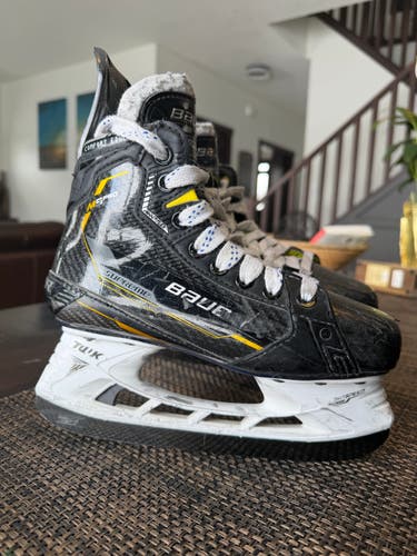 Bauer Supreme M5 Pro Hockey Skates Extra Wide Width Size 3 (Used)
