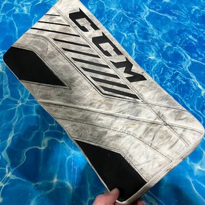 Intermediate CCM Axis 1.9 Goalie Gloves & Blockers Regular (Used)