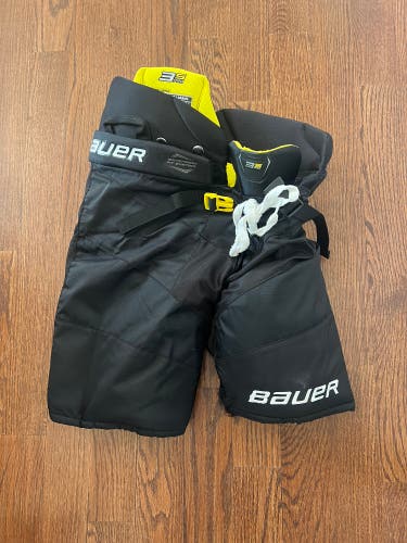 Men's Junior Large Bauer Supreme 3S Pro Hockey Pants (Used)