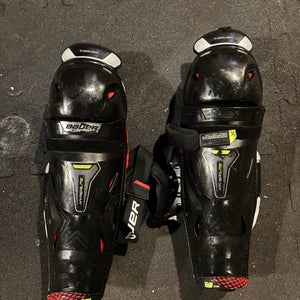 Senior Bauer Vapor Hyperlite 16" Shin Pads (Used)