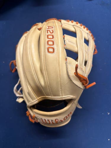 Wilson A2000 RH Infield Baseball Glove 11.5" (Used)