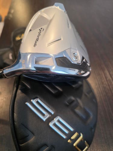 RIGHT HAND TAYLORMADE QI35 DESIGNER SERIE SILVER DRIVER 9* GRAPHITE VENTUS STIFF