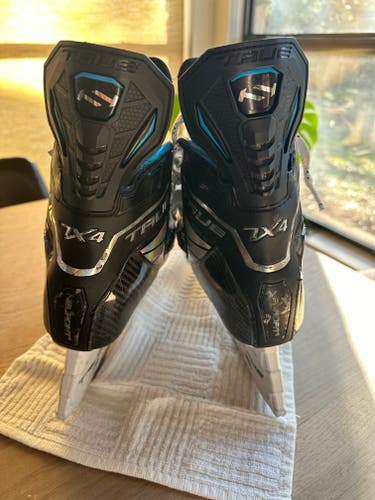True Catalyst 7x4 Hockey Skates Regular Width 7 (Used)