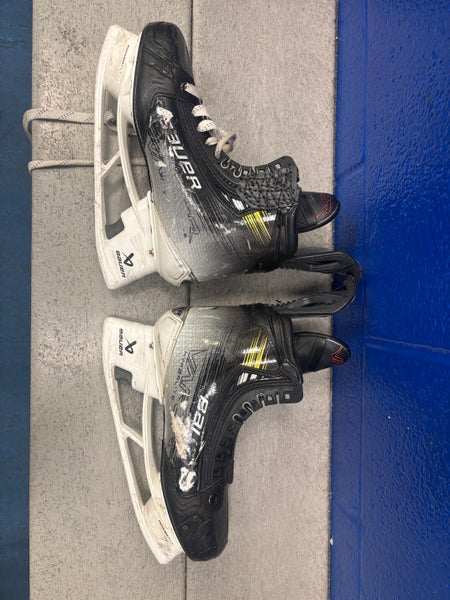 Bauer Vapor Hyperlite 2 Hockey Skates 7 (Used)