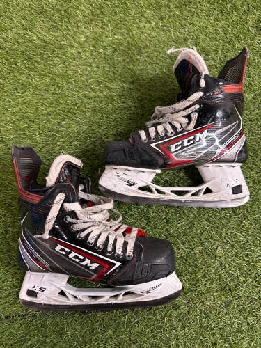 Senior CCM JetSpeed FT490 Hockey Skates (Regular) Size 6 (Used)