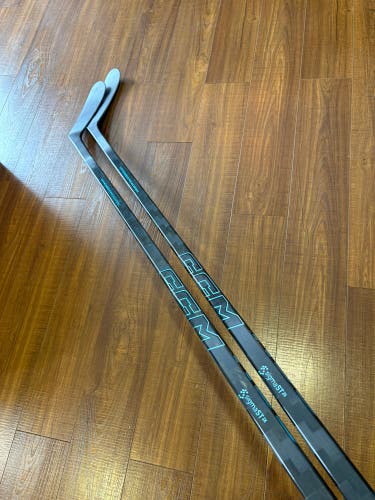 2 pack - CCM Vizion 2  RH  P28M 70 Flex Pro Stock (New)