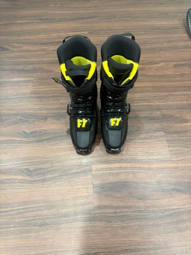Mondo 28 & 28.5 Men's Full Tilt Classic Ski Boots (Used)