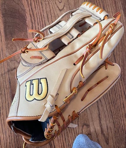 Wilson RH Outfield A2000 1799 Baseball Glove 12.75" (Used)