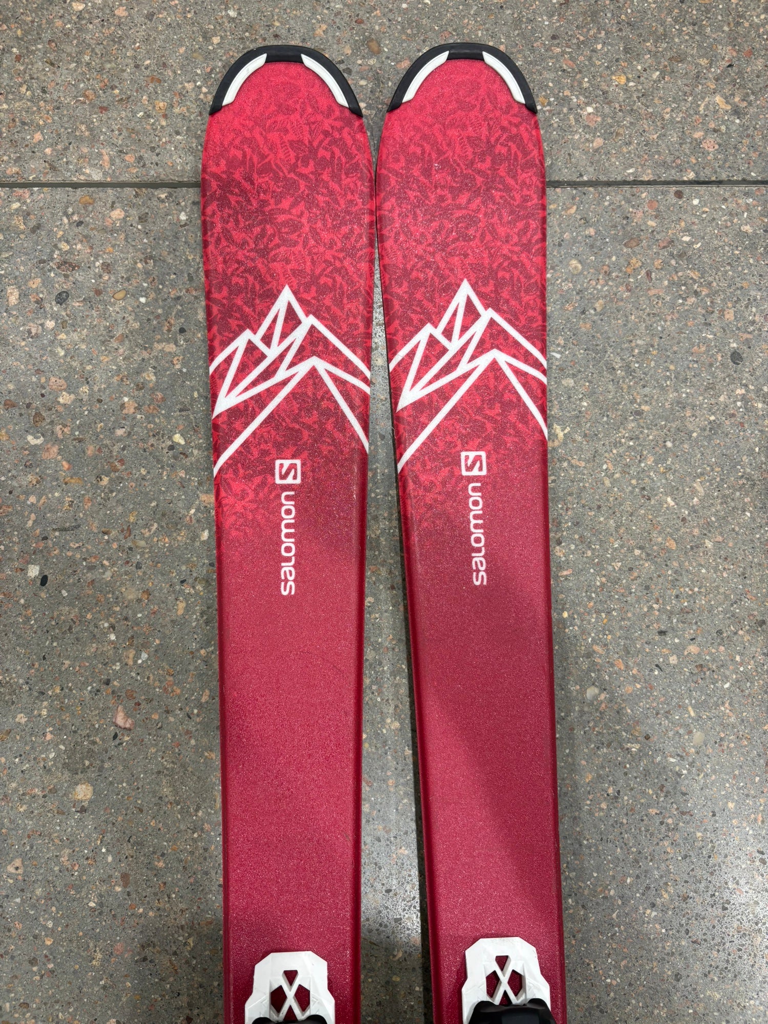 Salomon QST Lux Jr 130 cm Skis | Salomon 6 GripWalk Bindings (Used