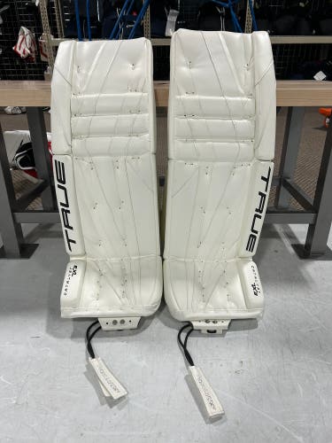 31+2 True Catalyst 7X3 Goalie Leg Pads (New)