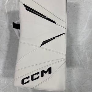 CCM Axis 2.9 Regular Blocker White Black Senior  (New)