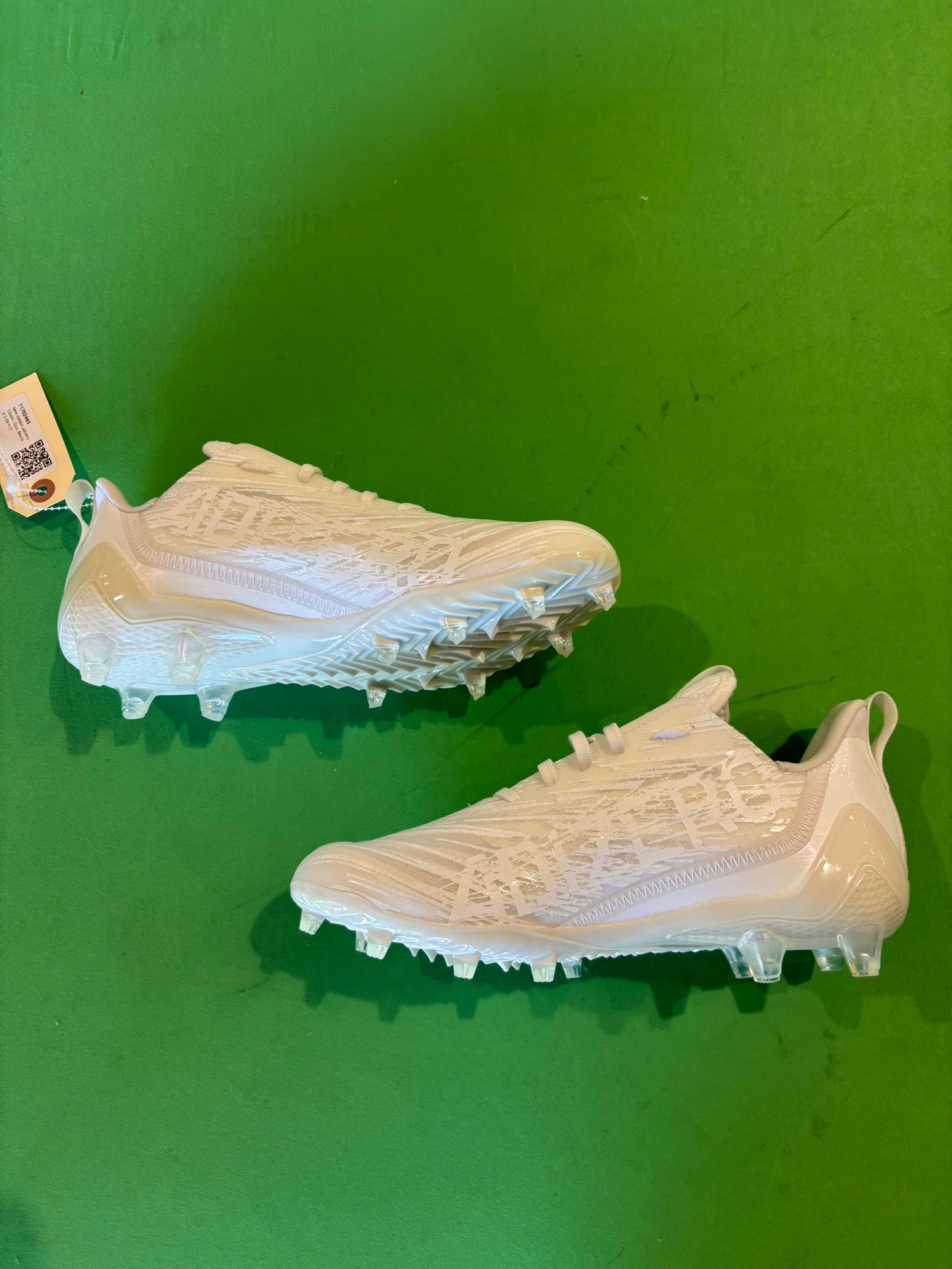 men's 8.5 wide football cleats