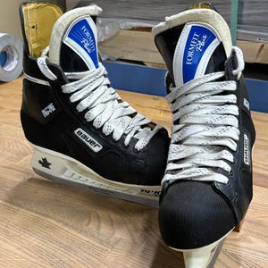 Black  Bauer Supreme 3000 Hockey Skates Regular Width 8 (New)