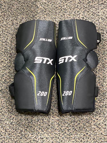 Used Youth Medium STX Stallion 200 Arm Pads