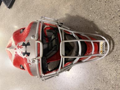 Used Under Armour CATCHERS HELMET Catchers Helmet w/Mask Red MD 11605-S000211290