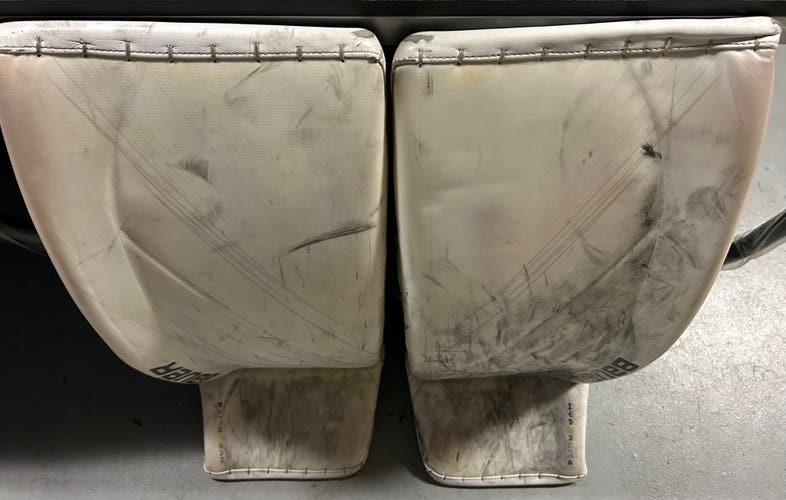 Medium Bauer Vapor Hyperlite 2 Goalie Leg Pads (Used)