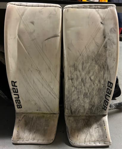 Medium Bauer Vapor Hyperlite 2 Goalie Leg Pads (Used)