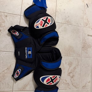 Small / Medium Senior Easton X-treme Shoulder Pads (Used)