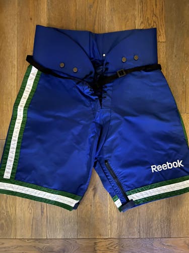 Canucks 40th pant Shell Med