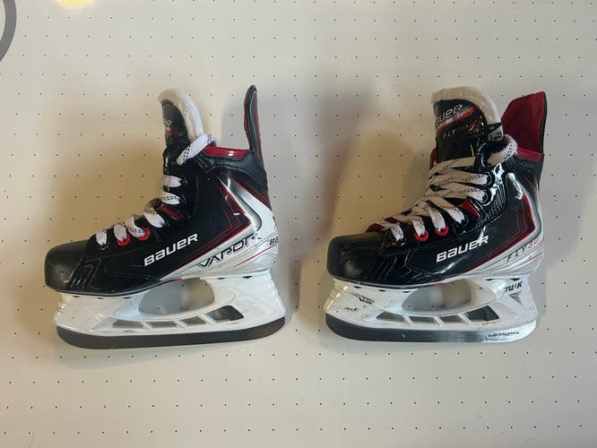2025 Bauer Vapor Fly30 Hockey Skates Size 1.5 (Used)