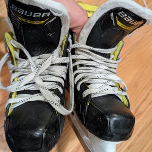 Black 2024 Bauer Supreme M4 Hockey Skates Regular Width Size 4 (Used)