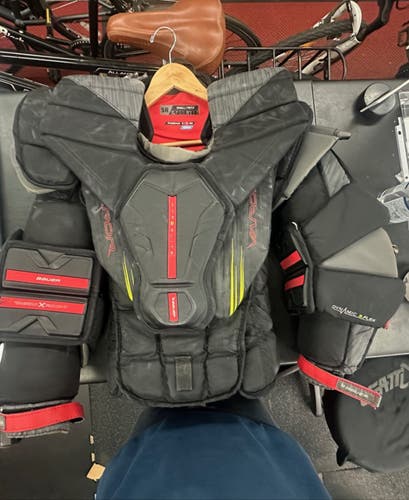 Bauer Vapor Hyperlite 2 Small Goalie Chest Protector (Used) In good shape