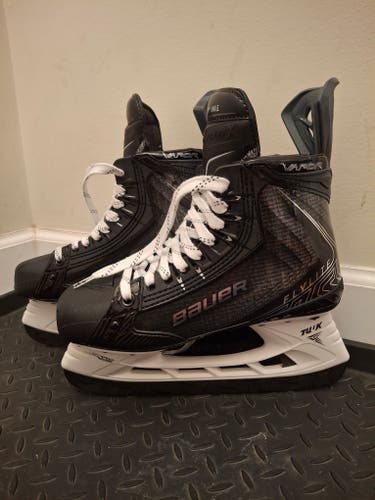 Black Bauer Vapor Flylite Hockey Skates Size 5.5 (New)