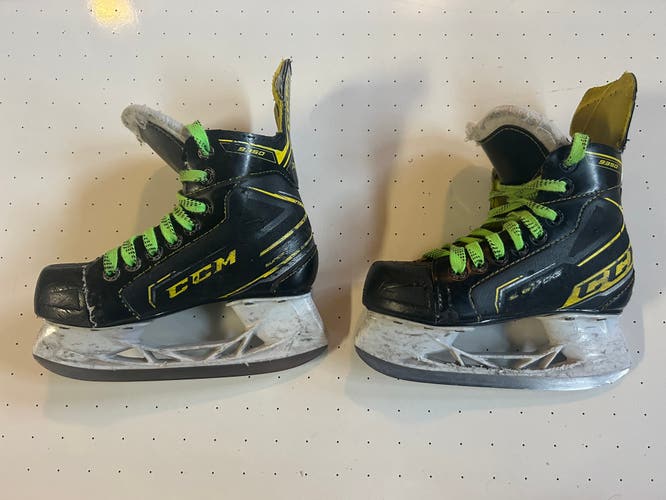 CCM Tacks 9350 Hockey Skates 13 (Used)
