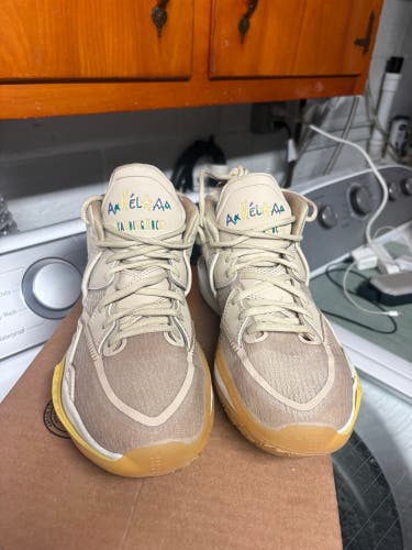 Men's Size M 9.0 (W 10.0) Nike Kyrie 7 Shoes (Used)