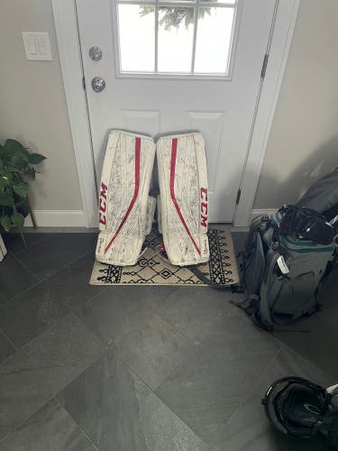 31" CCM Premier R1.9 Goalie Leg Pads (Used)