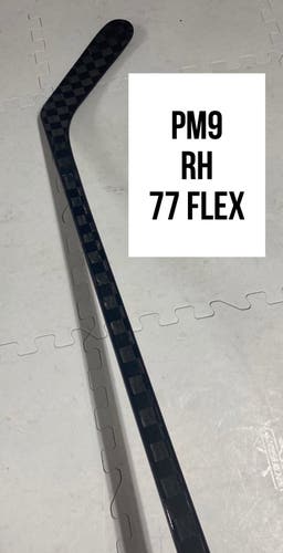 Senior(1x)Right PM9 77 Flex ProBlackStock™ Unbranded Blackouts Pro Stock Nexus Hockey Sticks