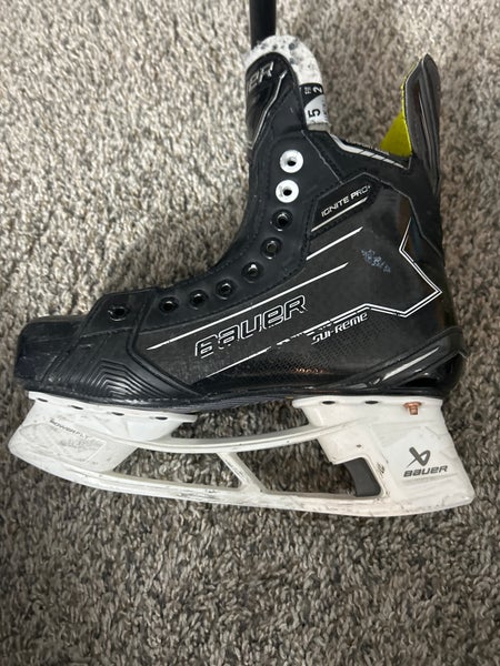 Black/White 2024 Bauer Supreme Hockey Skates Regular Width Size 5 (Used)