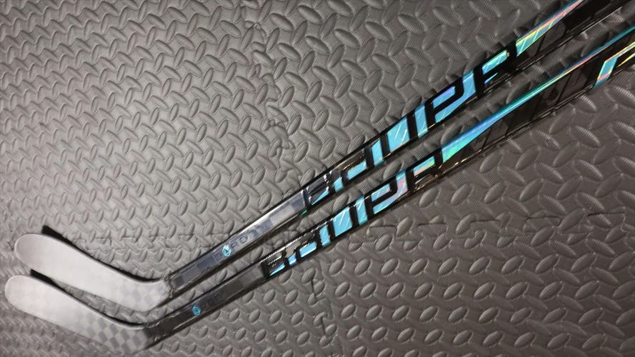 Senior Bauer Pulse Right Handed Hockey Stick P28 77 Flex (New) - 1 Stick Only