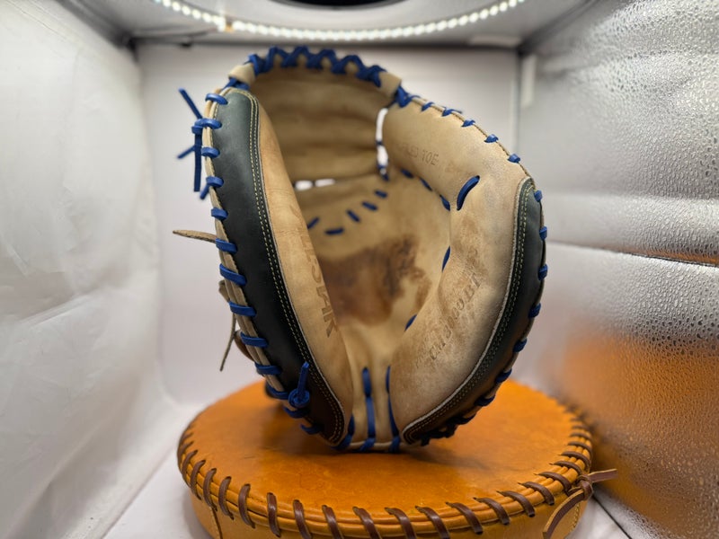 All Star RH Catcher's CM3000BT Baseball Glove 35" (Used)
