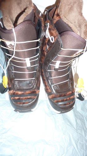 Women's Size M 3.0 (W 4.0) Burton Emerald Snowboard Boots Freeride Medium Flex (New)