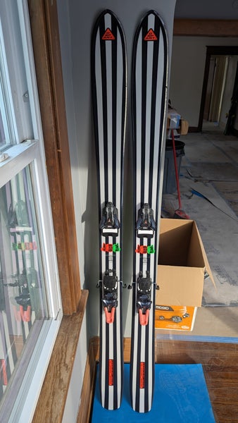 Brand New Salomon Depart 1.0 with Strive 14 Bent Chetler bindings