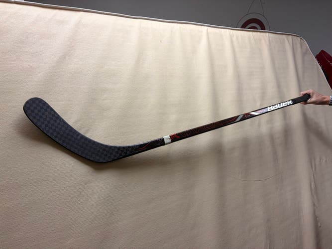 Intermediate Bauer Vapor 1X Lite Right Handed Hockey Stick P92 35 Flex (Used)