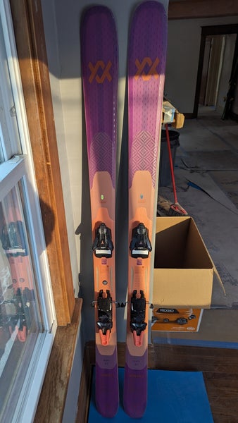 Brand new Volkl Blaze 94 179cm with Strive 14 bindings