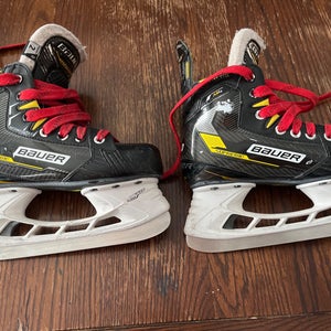 2022 Bauer Supreme M4 Hockey Skates Size 2 (Used)