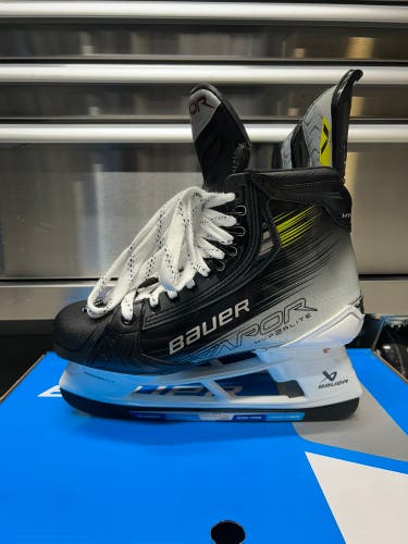 Bauer Vapor Hyperlite2 Hockey Skates NCAA Pro Stock Size 10.5 FIT 2 288mm (New)