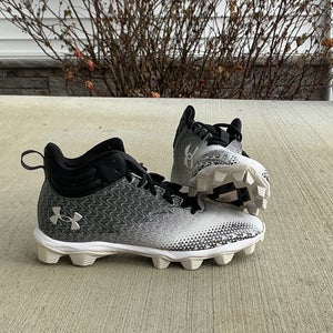 Silver Men's Adult Under Armour Low Top (Used)