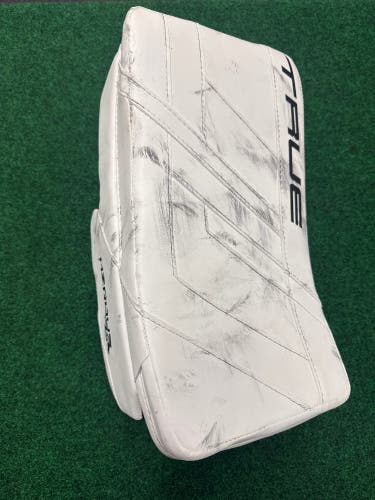 White Senior True HZRDUS 7x4 Goalie Blocker Regular (Used)