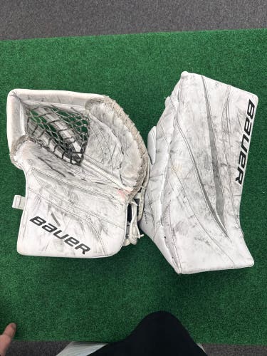 White Intermediate Bauer Vapor X5 Pro Goalie Glove & Blocker Set Regular (Used)