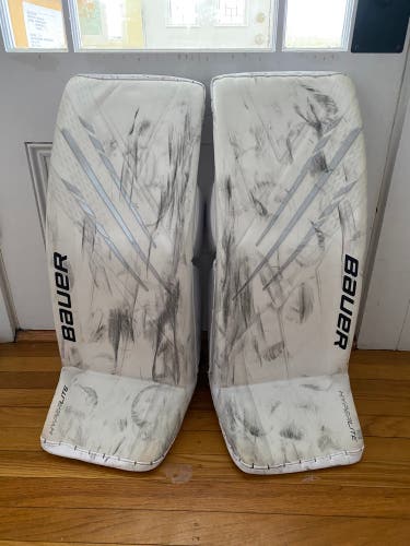 XS Bauer Vapor Hyperlite Goalie Leg Pads