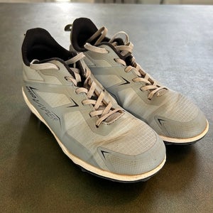 Gray Kid's 2Y (Big Kids / Youth) DSG Low Top Molded Cleats (Used)