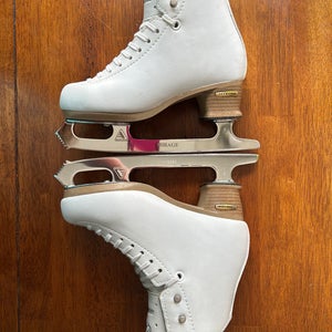 Jackson Ultima Elle Figure Skates C Junior 2 (Used)