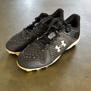 Black Kid's 3.5Y (Big Kids / Youth) Under Armour Low Top Molded Cleats (Used)