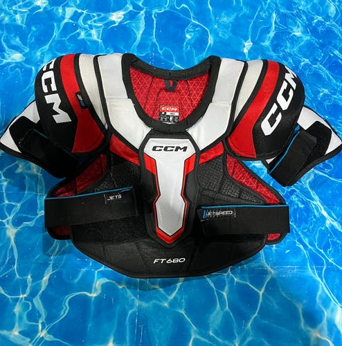 Small Senior CCM JetSpeed FT680 Shoulder Pads (Used)