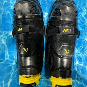 Junior Bauer Supreme M3 Shin Pads 12" (Used)